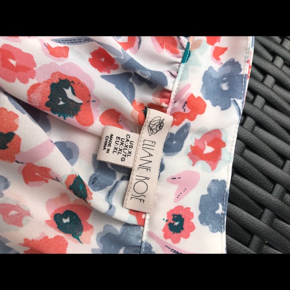 Beautiful floral blouse - Picture 3 of 3